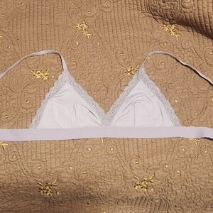 Elegant Lace Triangle Bralette - Lilac